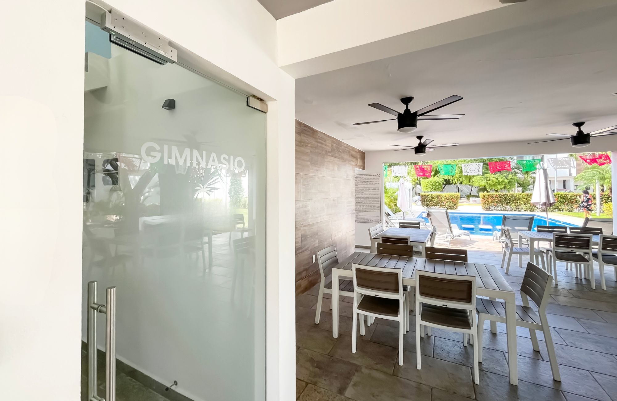 Condo for sale, furnished, great location, and rooftop with ocean view