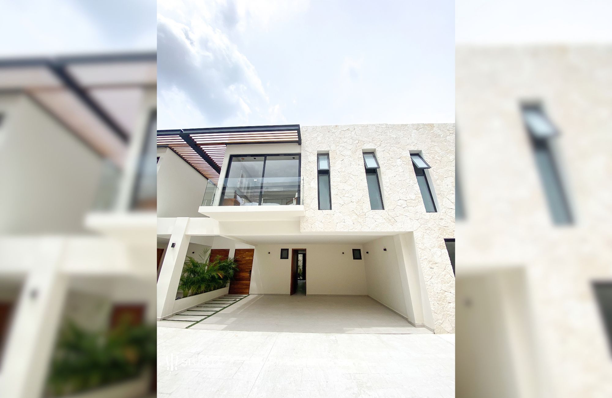 Luxury villa in a gated community with terrace, laundry area, pool, for sale