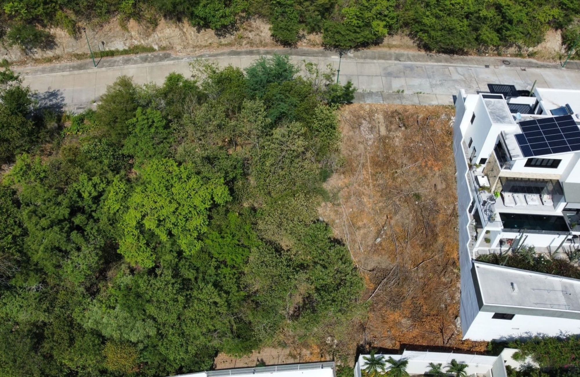 Flat residential lot ready to build, just minutes from the beach, for sale