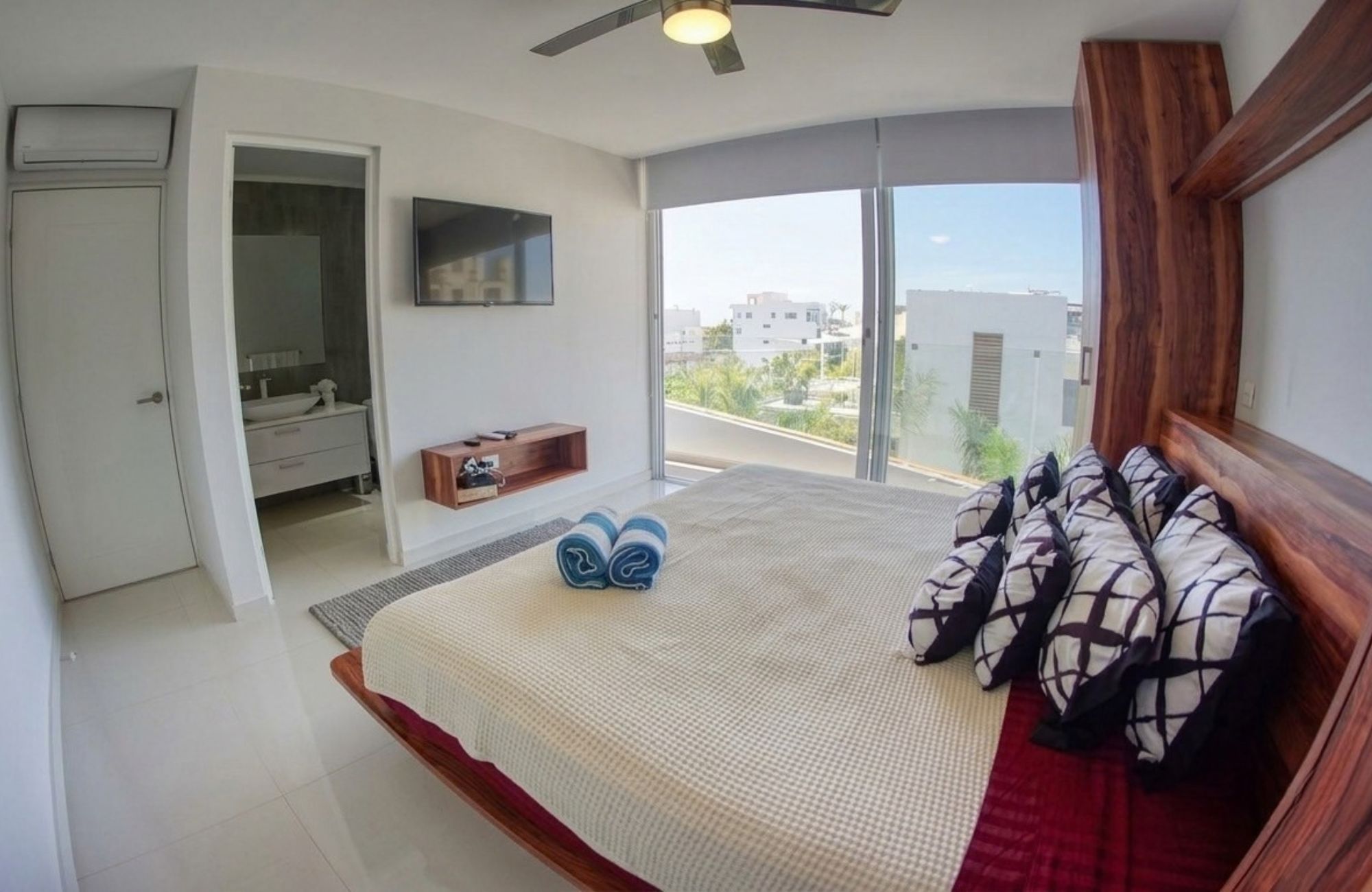 250m Condo&nbsp; from the Beach, Immediate Delivery, For Sale, Playa del Carmen