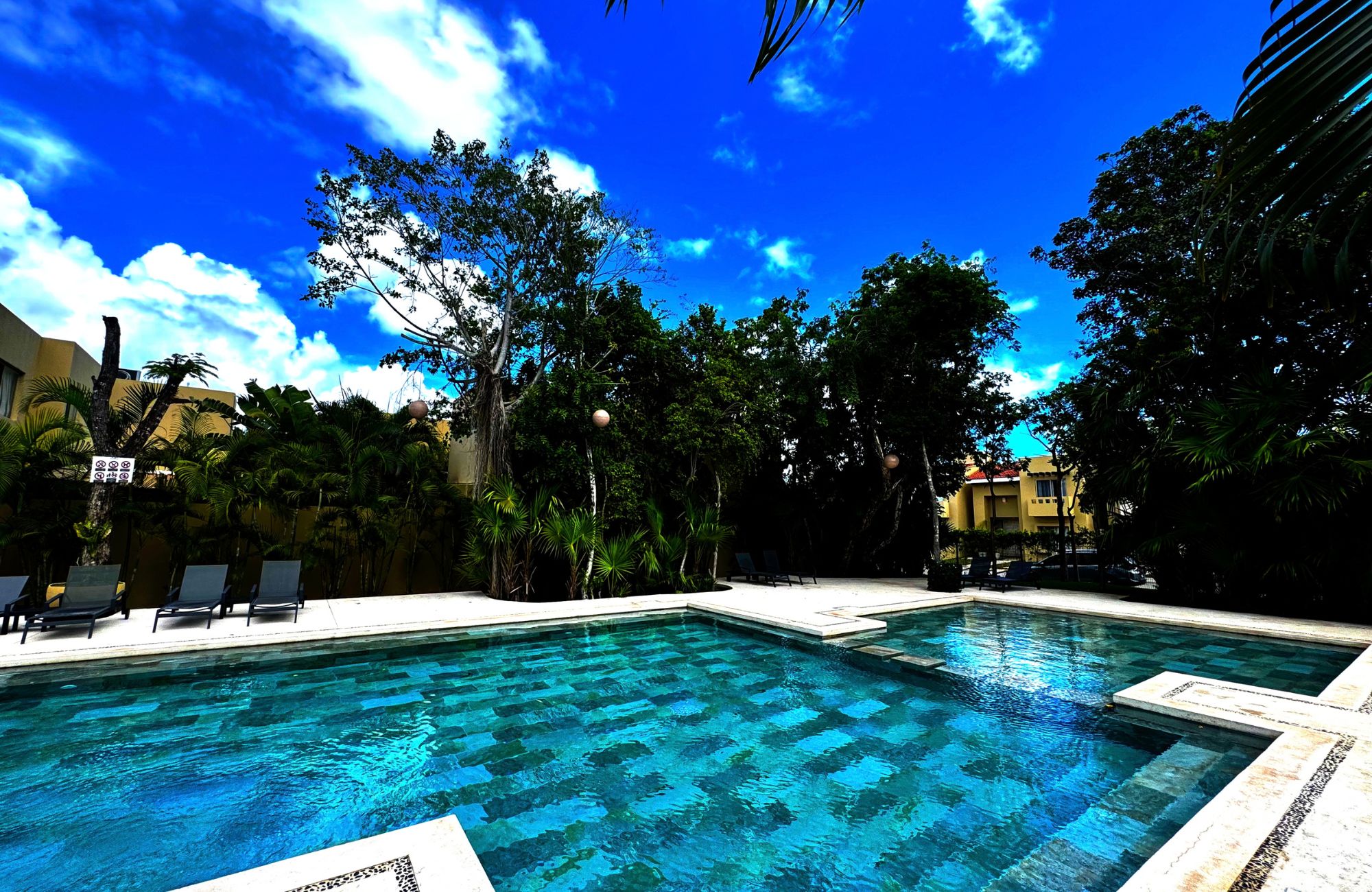 House in gated community with clubhouse, childrens playground, pool with swimming lane, paddle tennis court, 7,000 m2 of green areas, and m