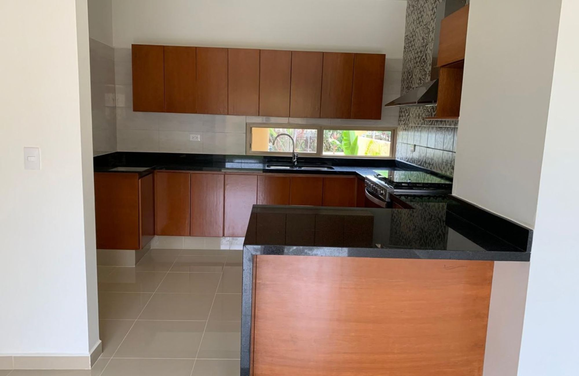 House in gated community with clubhouse, childrens playground, pool with swimming lane, paddle tennis court, 7,000 m2 of green areas, and m