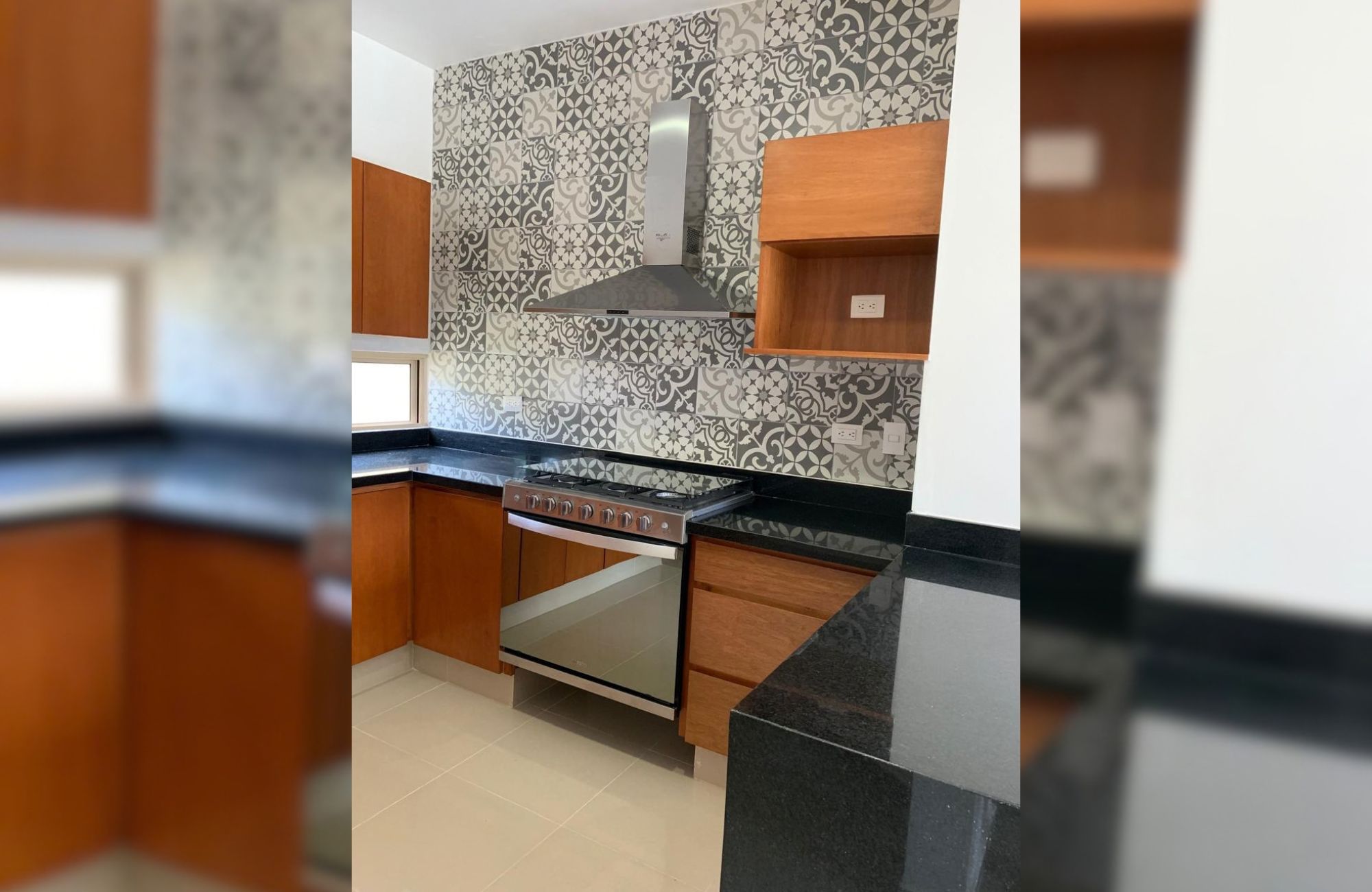 House in gated community with clubhouse, childrens playground, pool with swimming lane, paddle tennis court, 7,000 m2 of green areas, and m
