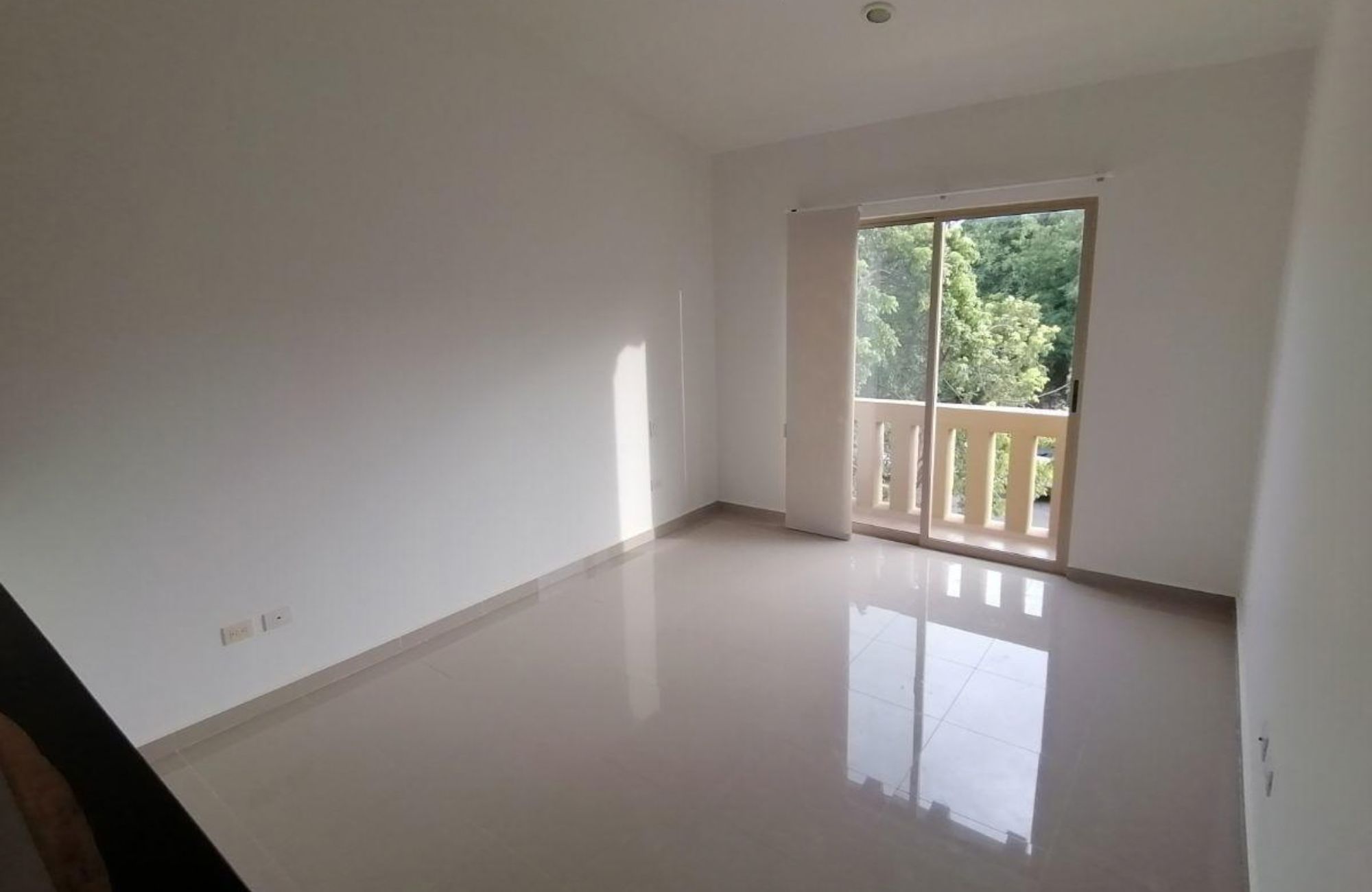 House in gated community with clubhouse, childrens playground, pool with swimming lane, paddle tennis court, 7,000 m2 of green areas, and m