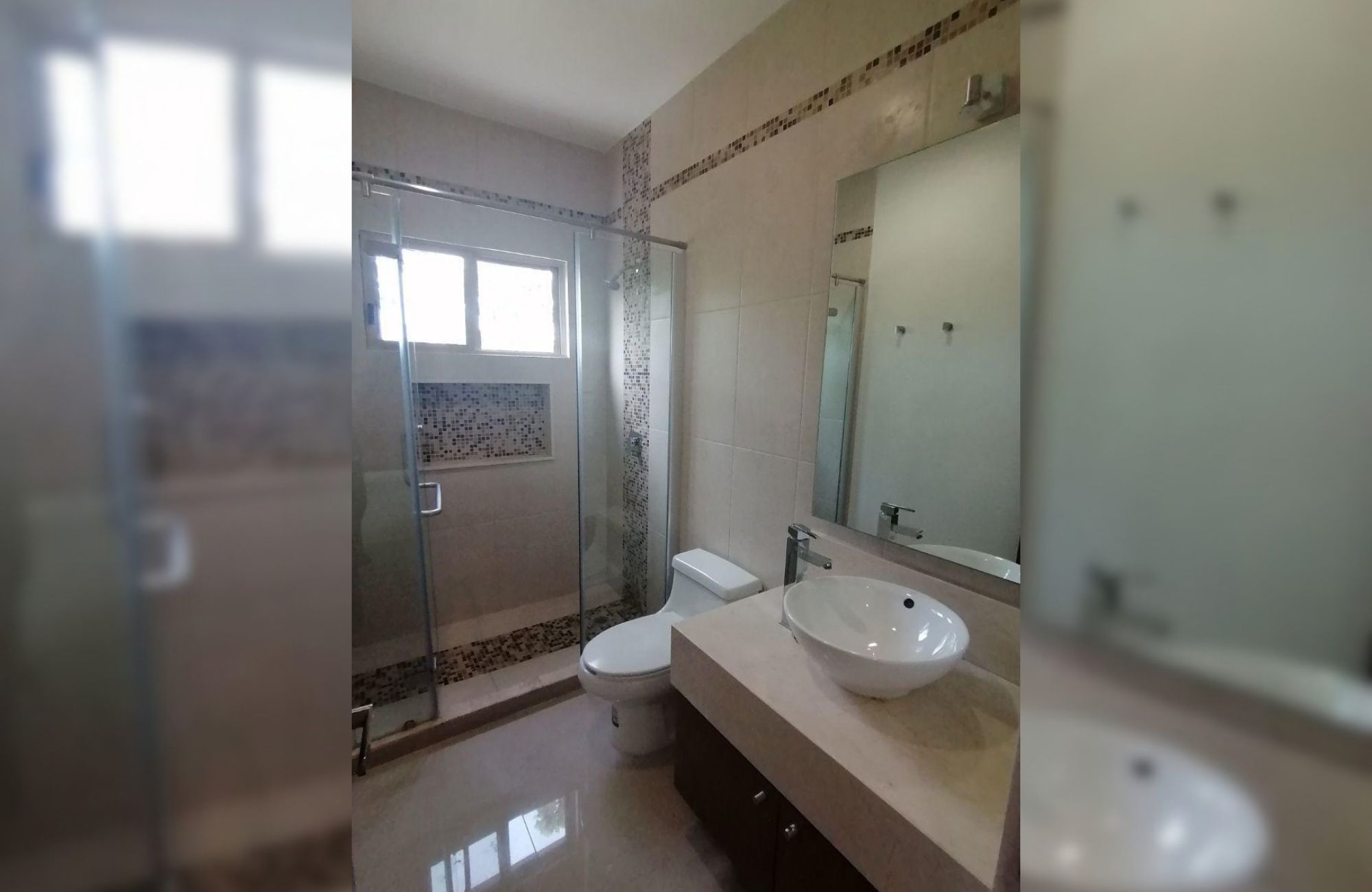 House in gated community with clubhouse, childrens playground, pool with swimming lane, paddle tennis court, 7,000 m2 of green areas, and m