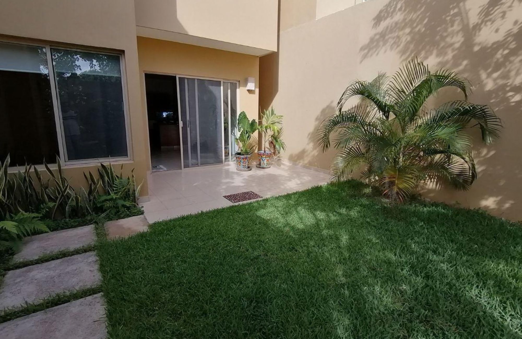 House in gated community with clubhouse, childrens playground, pool with swimming lane, paddle tennis court, 7,000 m2 of green areas, and m