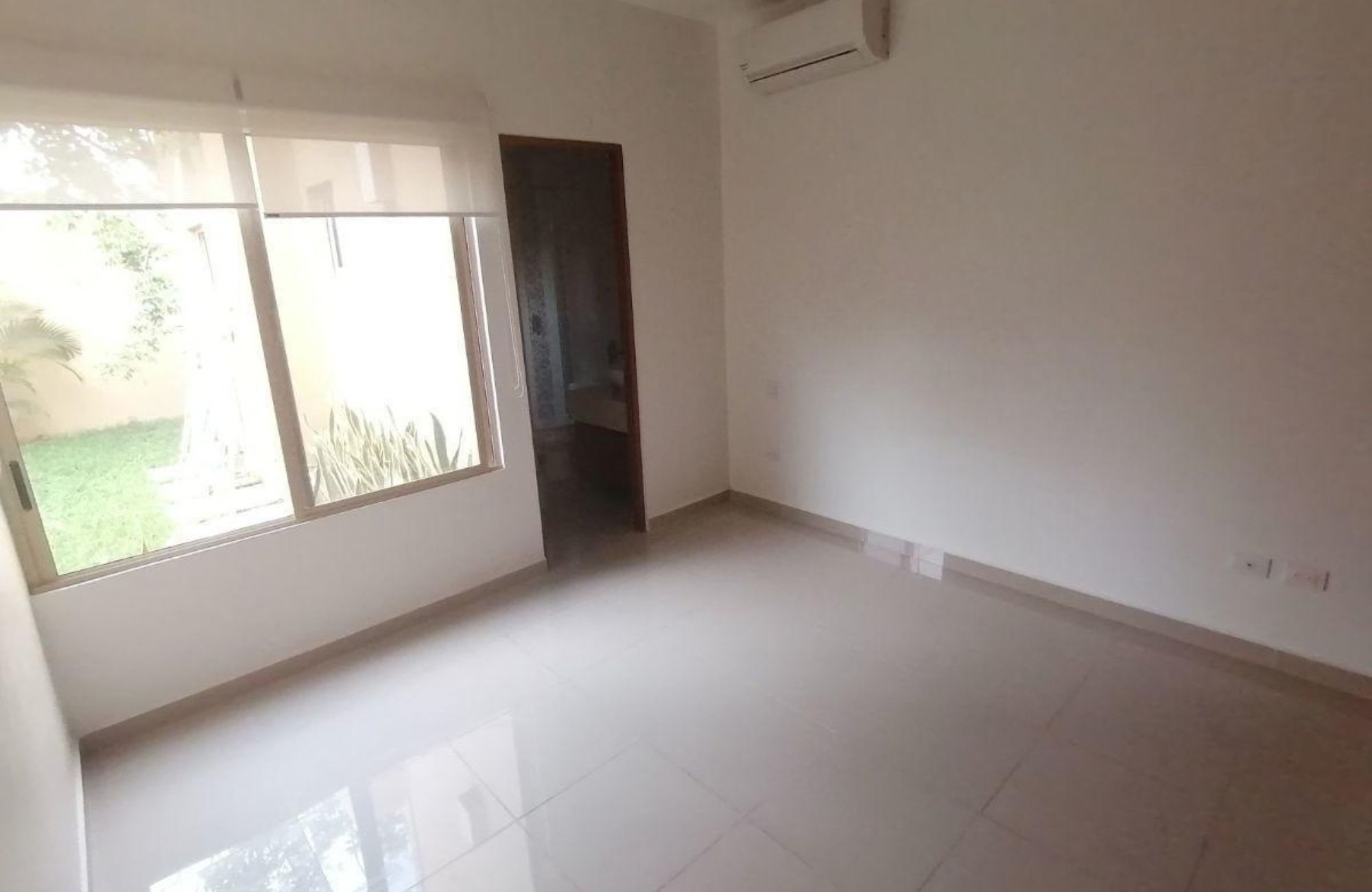 House in gated community with clubhouse, childrens playground, pool with swimming lane, paddle tennis court, 7,000 m2 of green areas, and m