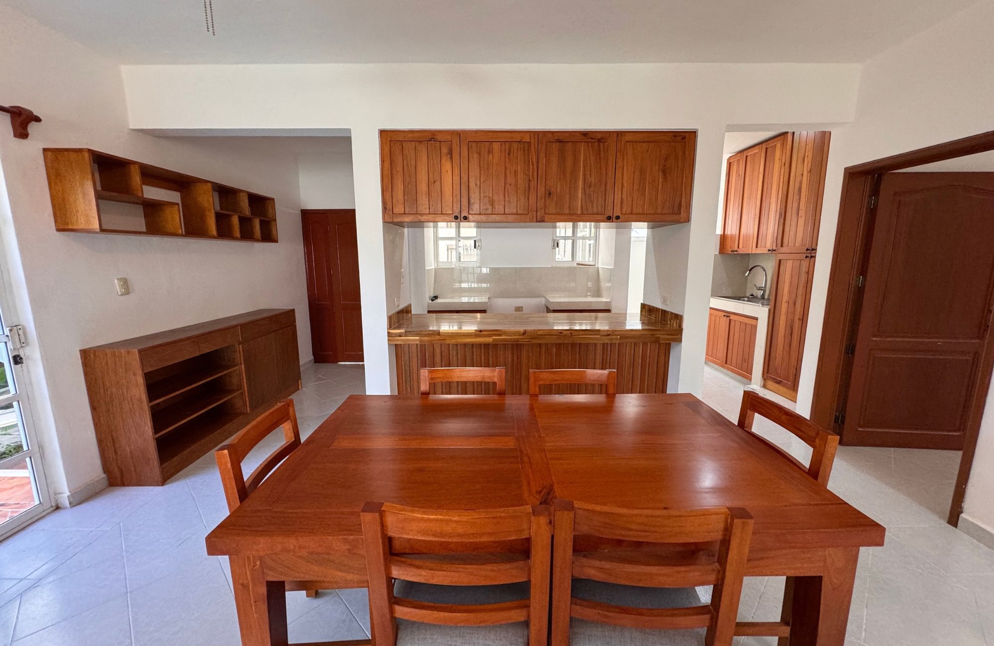 House REDUCED PRICE with private pool with LED lighting, 3.80 meter high ceilings, 5 minutes from the beach, for sale in Cozumel island.