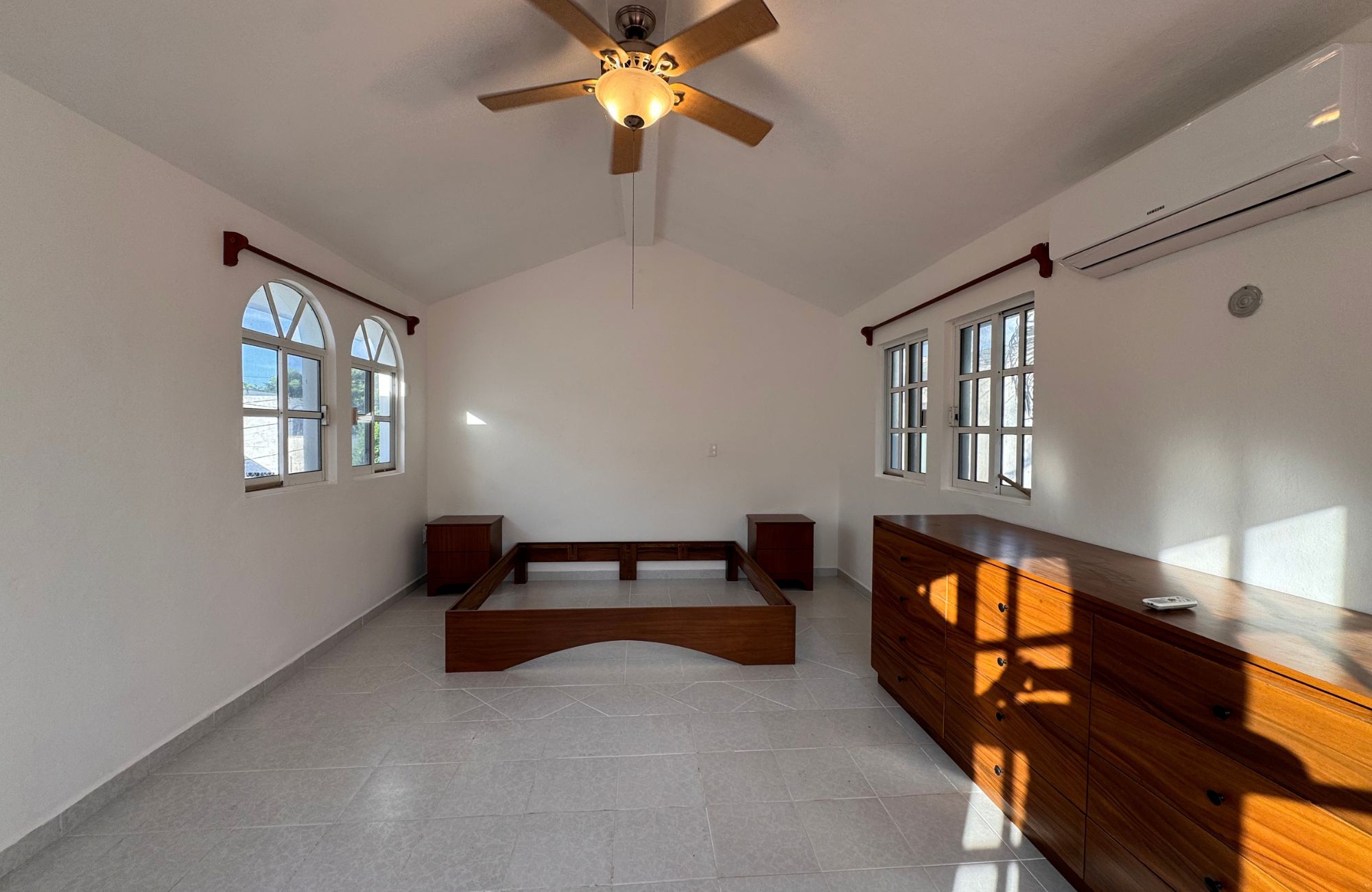 House REDUCED PRICE with private pool with LED lighting, 3.80 meter high ceilings, 5 minutes from the beach, for sale in Cozumel island.