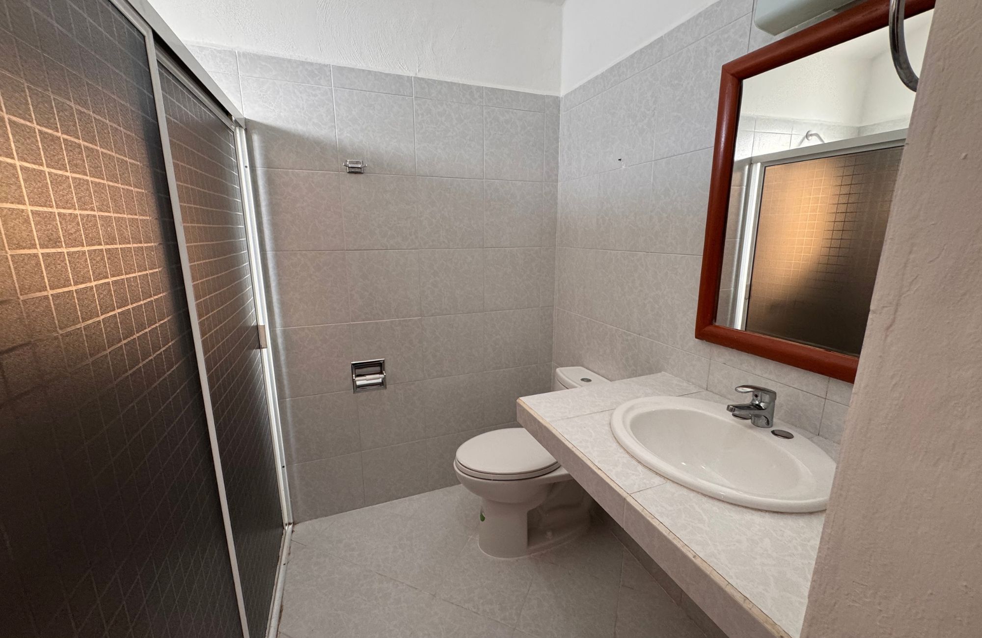 House REDUCED PRICE with private pool with LED lighting, 3.80 meter high ceilings, 5 minutes from the beach, for sale in Cozumel island.