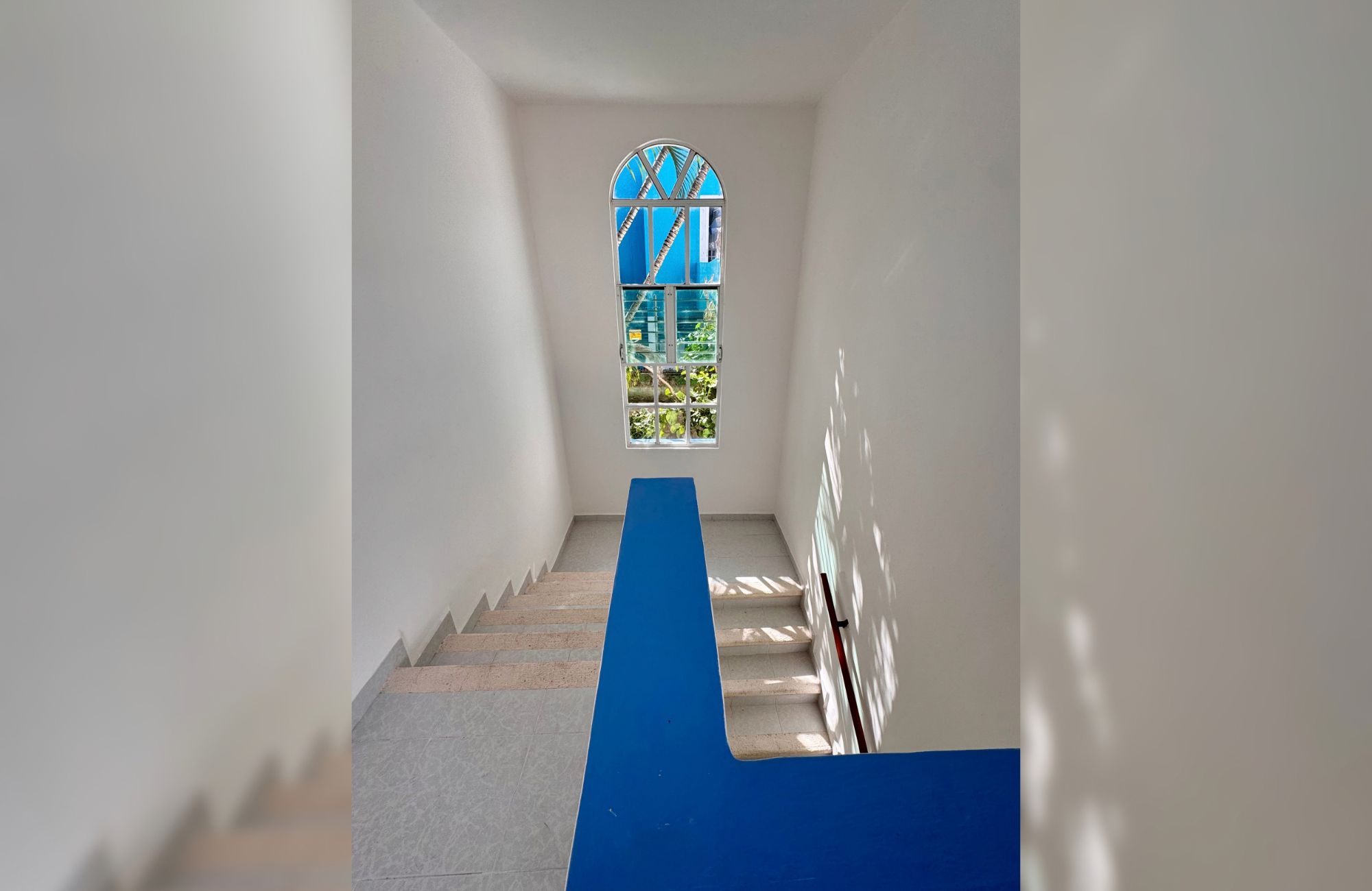 House REDUCED PRICE with private pool with LED lighting, 3.80 meter high ceilings, 5 minutes from the beach, for sale in Cozumel island.