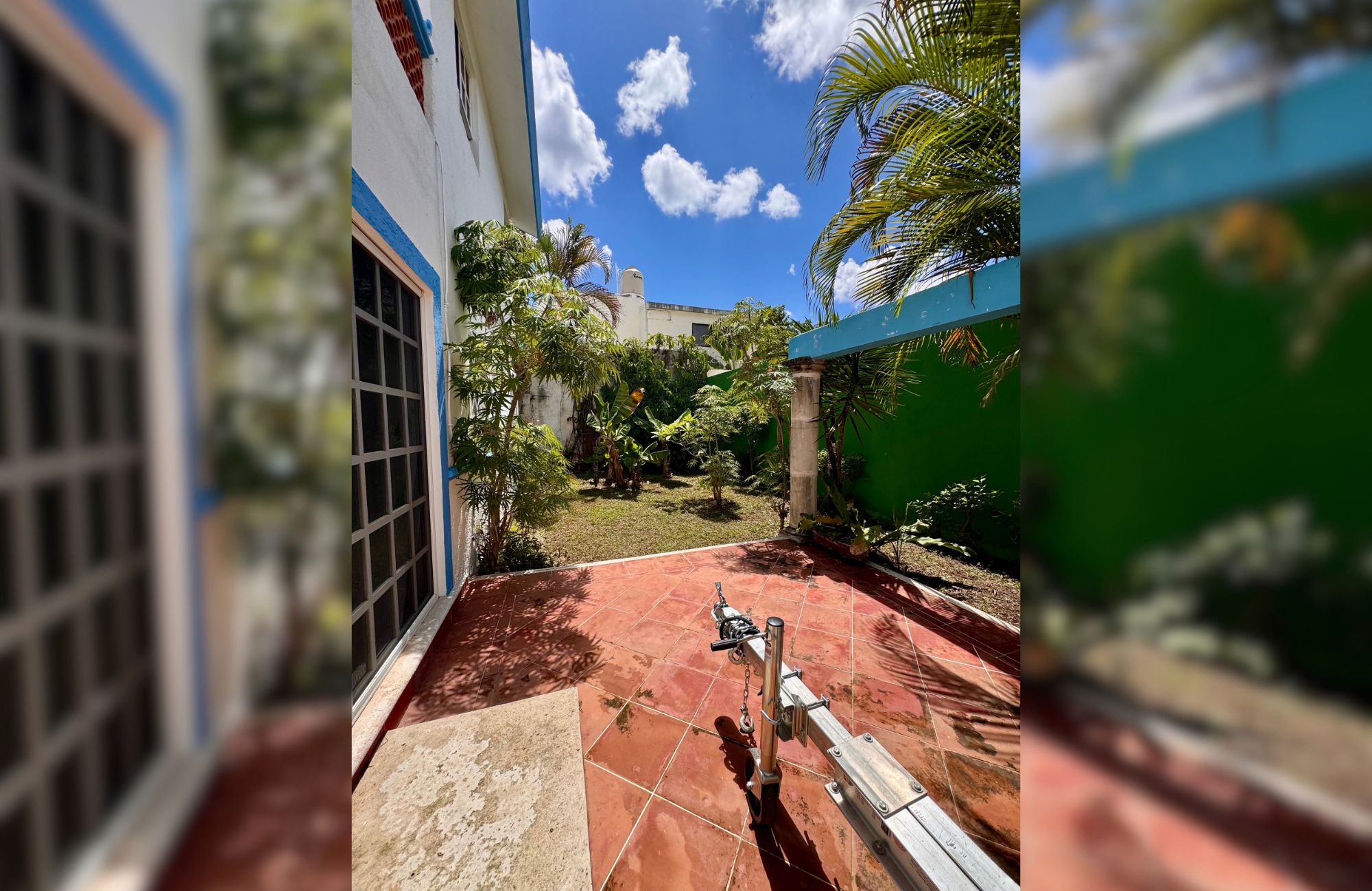 House REDUCED PRICE with private pool with LED lighting, 3.80 meter high ceilings, 5 minutes from the beach, for sale in Cozumel island.