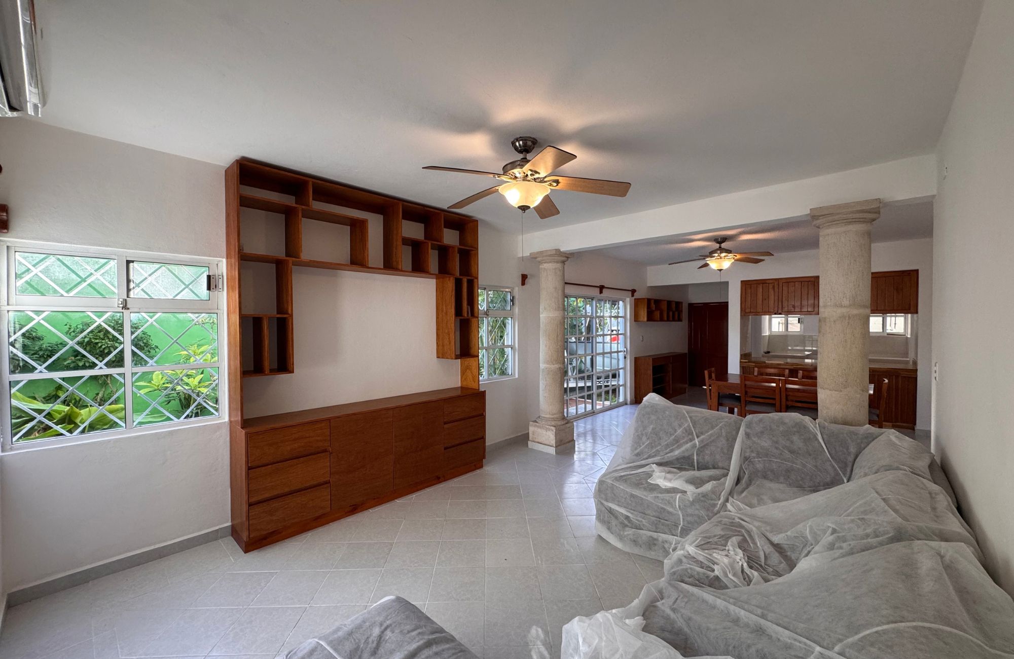 House REDUCED PRICE with private pool with LED lighting, 3.80 meter high ceilings, 5 minutes from the beach, for sale in Cozumel island.
