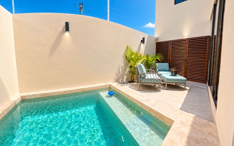 Exclusive residence with pool, high-ceiling terrace, for sale