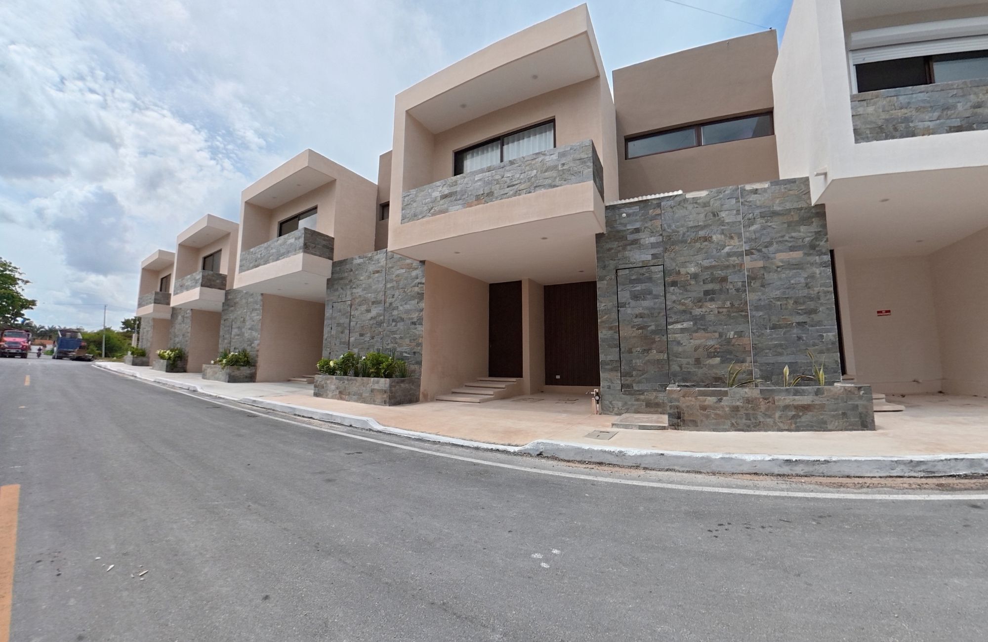 House with Private Pool, Two-Story, for Sale in Temoz&oacute;n Norte, M&eacute;rida