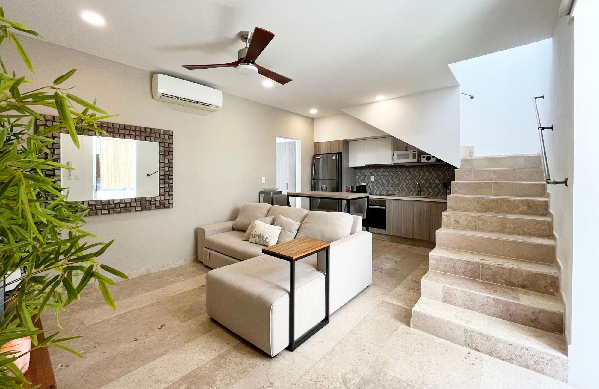 Penthouse 350 meters from the beach, ocean view pool, art gallery, unique design, roof garden with jacuzzi, for sale in Playa del Carmen.