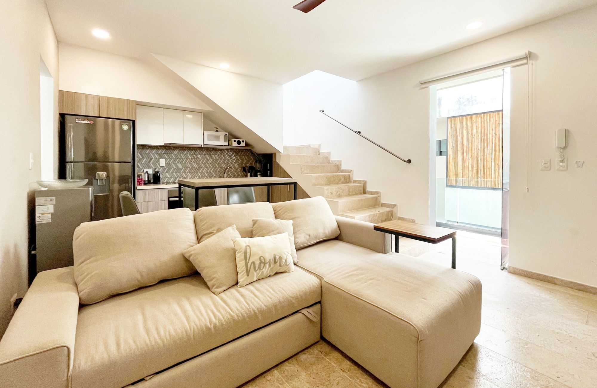 Penthouse 350 meters from the beach, ocean view pool, art gallery, unique design, roof garden with jacuzzi, for sale in Playa del Carmen.