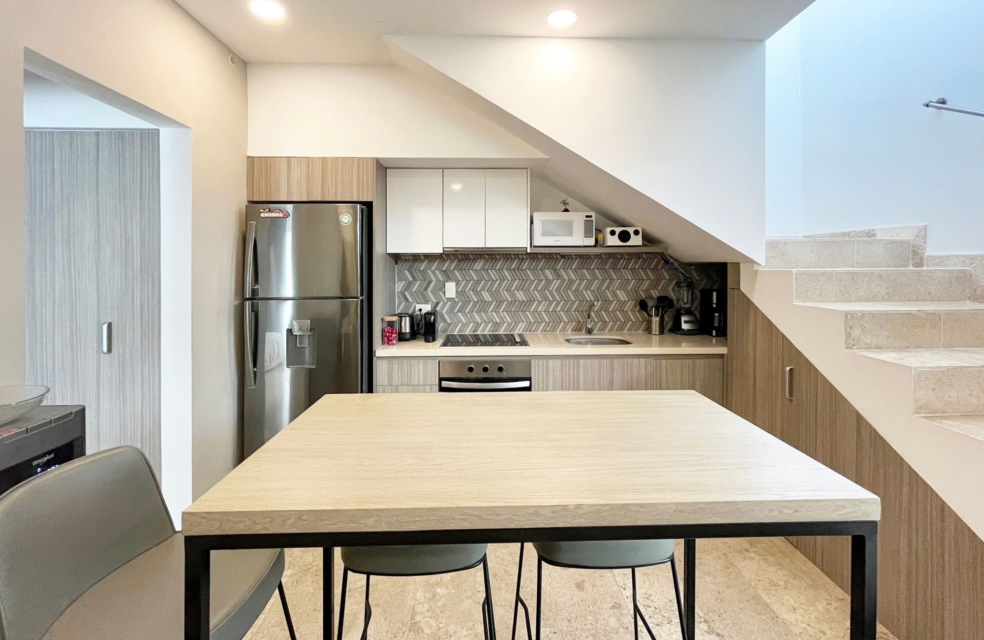 Penthouse 350 meters from the beach, ocean view pool, art gallery, unique design, roof garden with jacuzzi, for sale in Playa del Carmen.