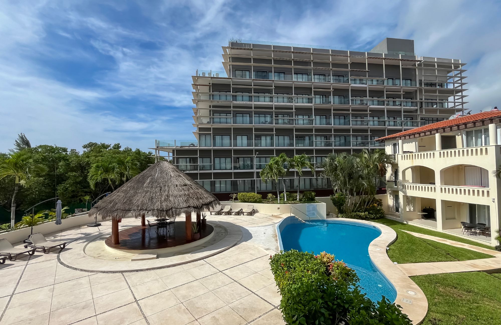 Apartment with double terrace and jacuzzi for sale, Downtown, Playa del Carmen.