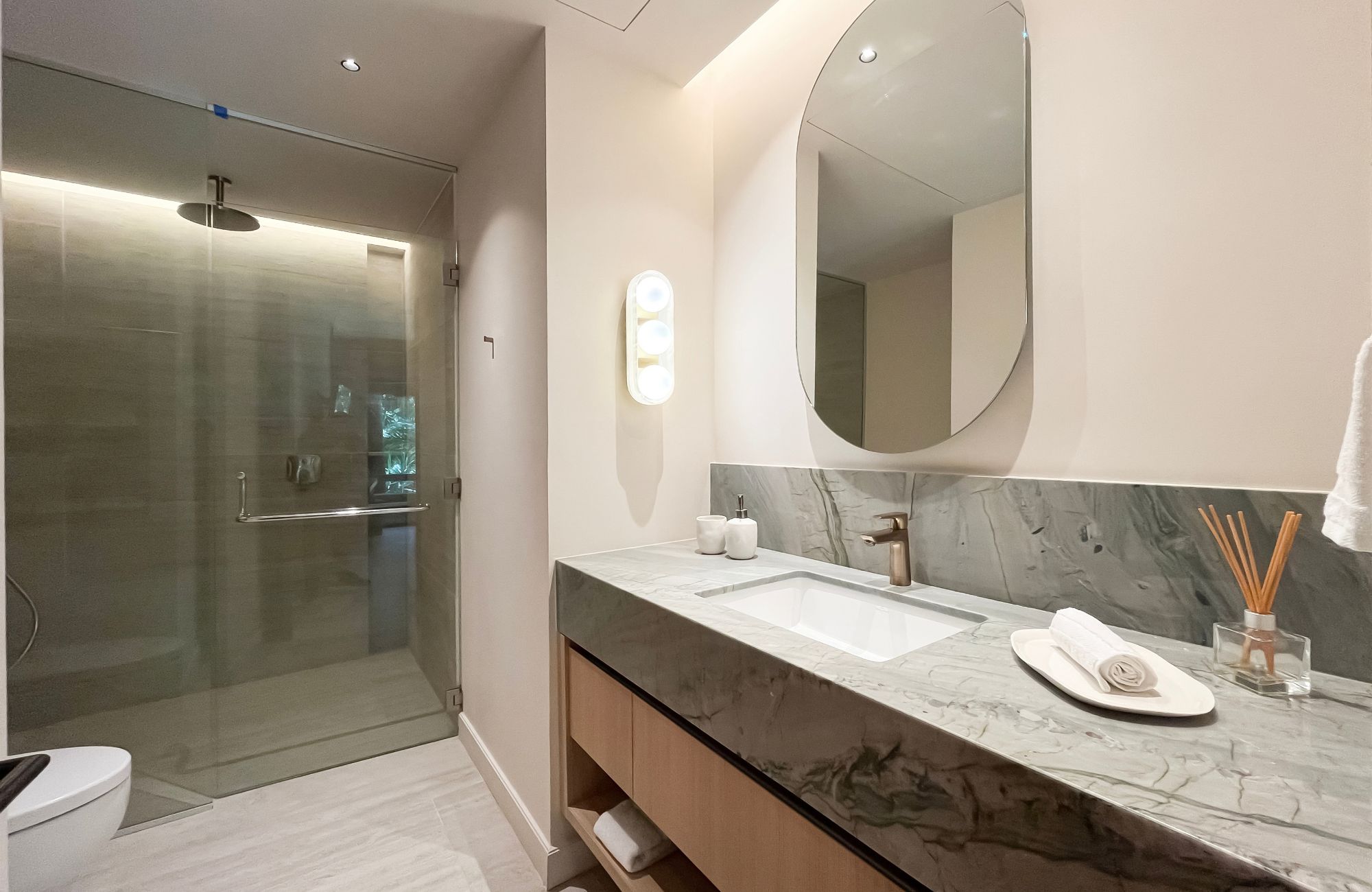 Penthouse one block from the beach , rooftop terrace with oceanview