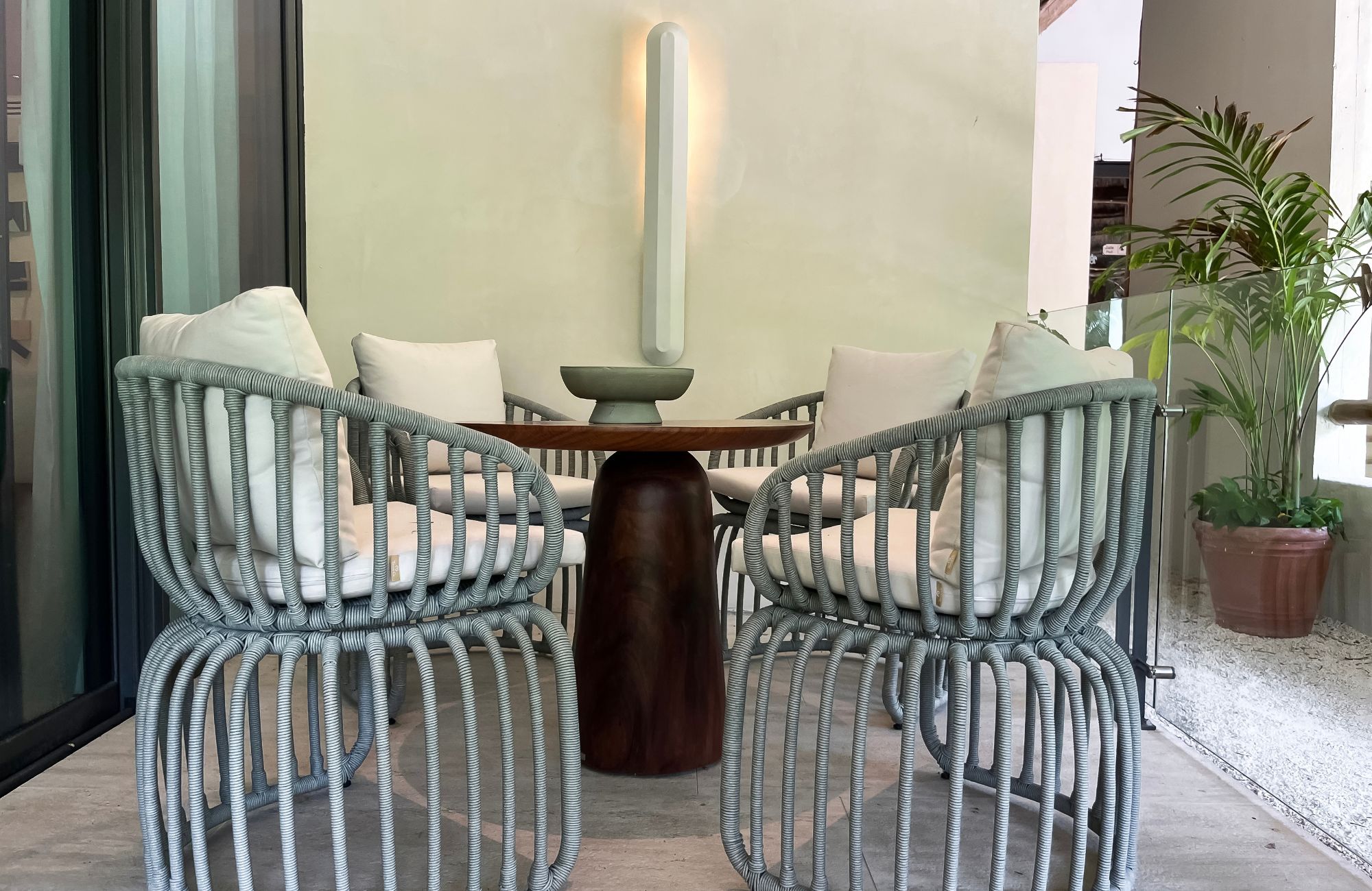 Oceanfront penthouse with pool and rooftop, pre-sale Playa del Carmen.