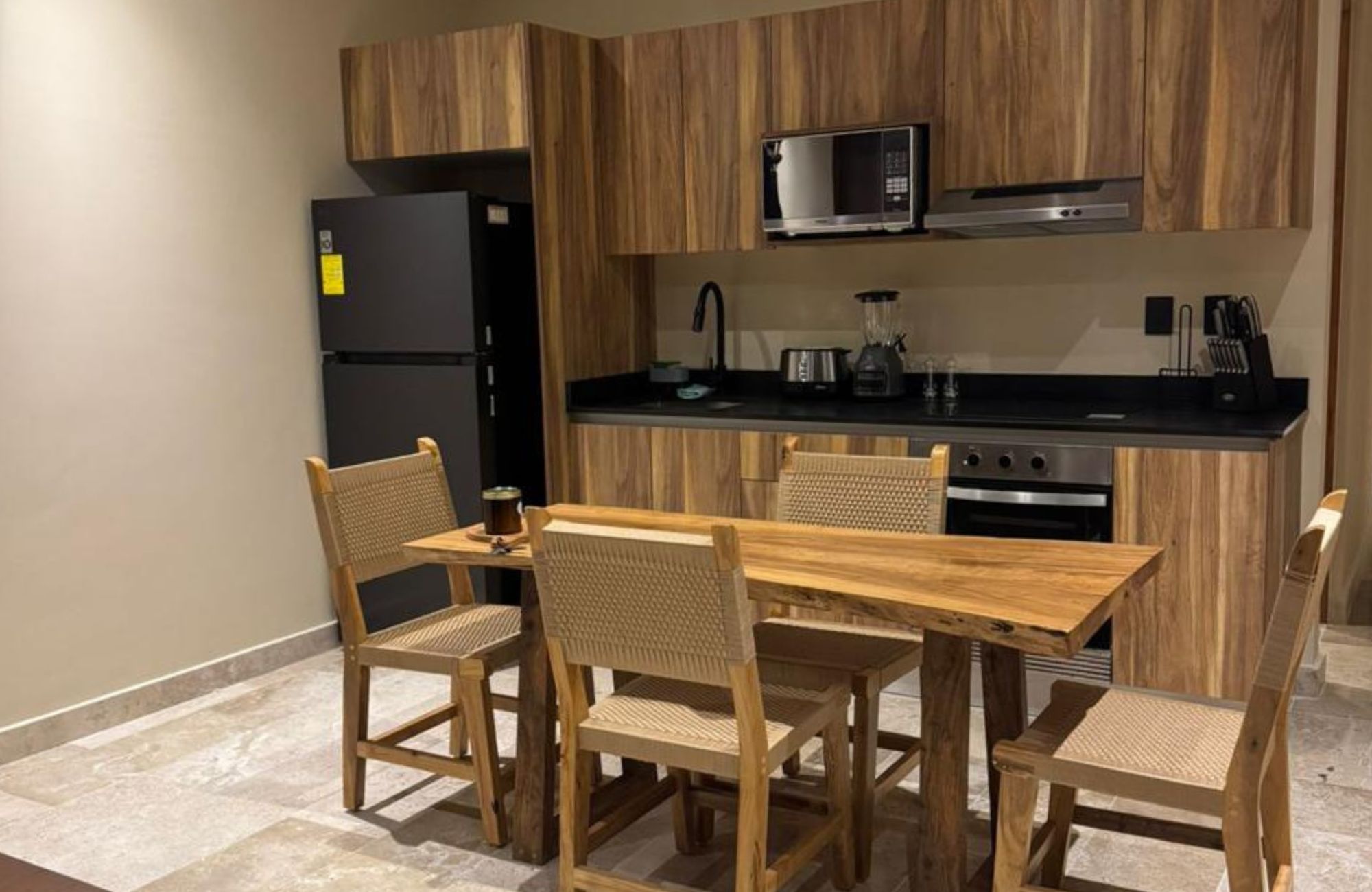Condo, infinity pool, barbecue area, steps from the Cozumel boardwalk, sale.