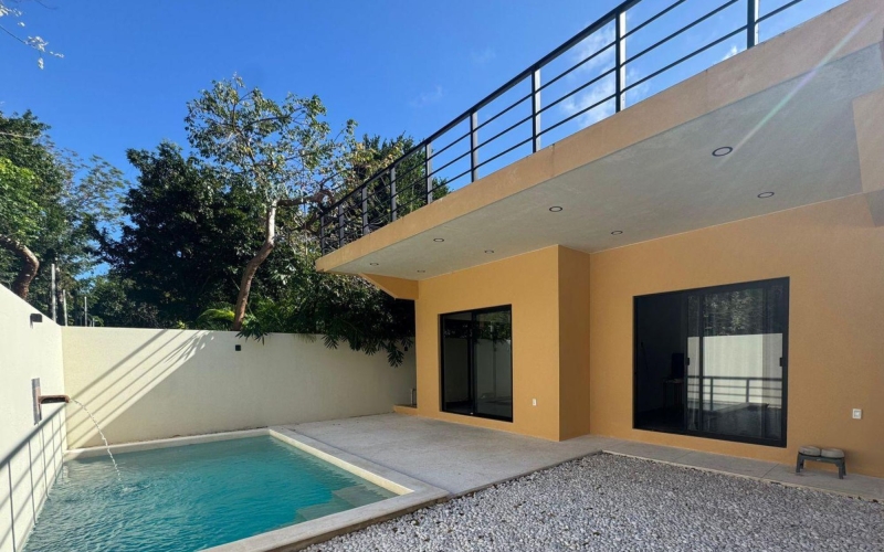 Residencia contempor&aacute;nea a tan s&oacute;lo $389,000 USD con alberca privada y a pocos minutos del mar&nbsp;