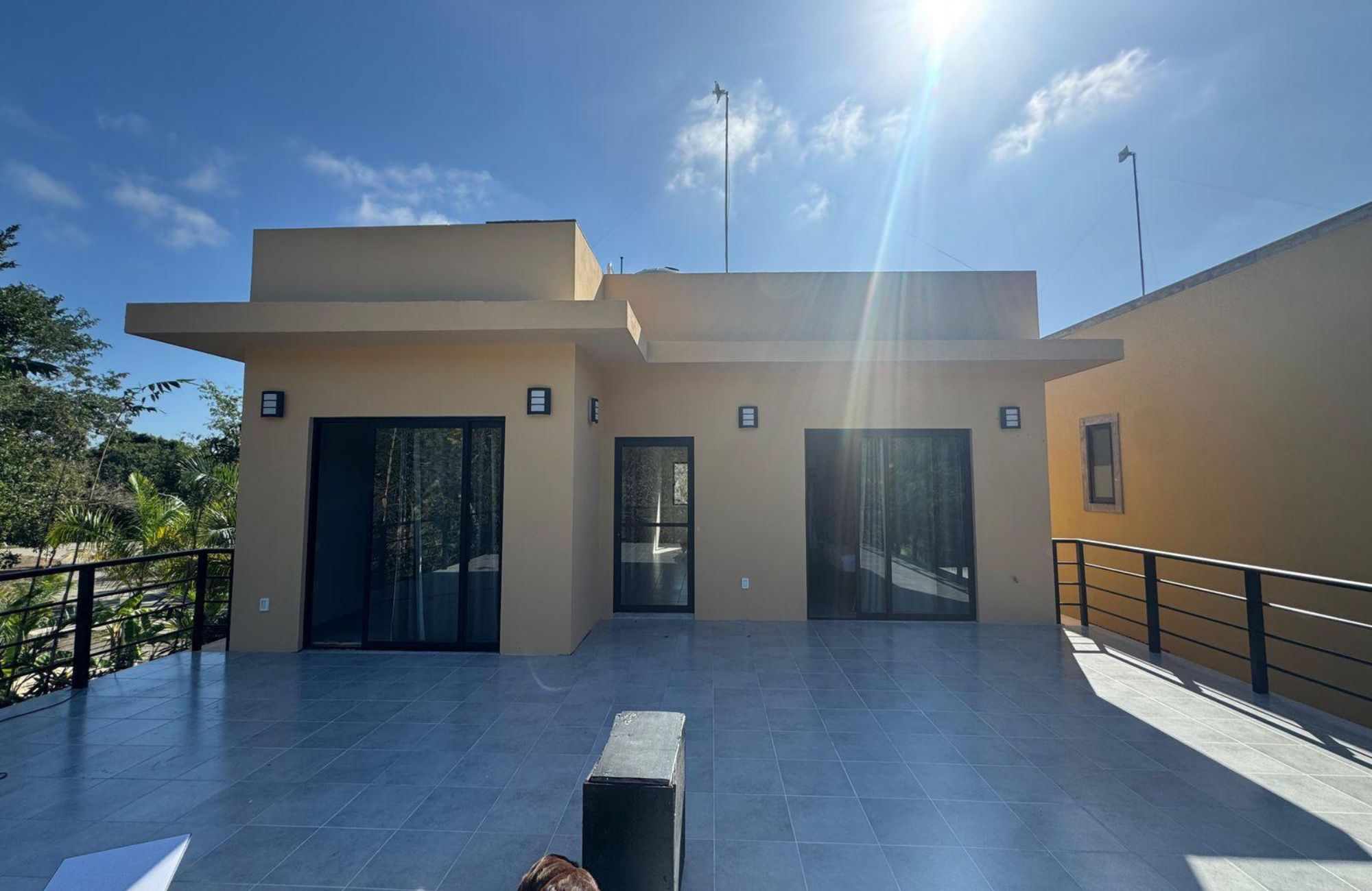 Casa con con jardin y alberca privada, Sala de TV- Estudio, en residencial de lujo con amenidades para toda la familia, en venta, Valenia, P