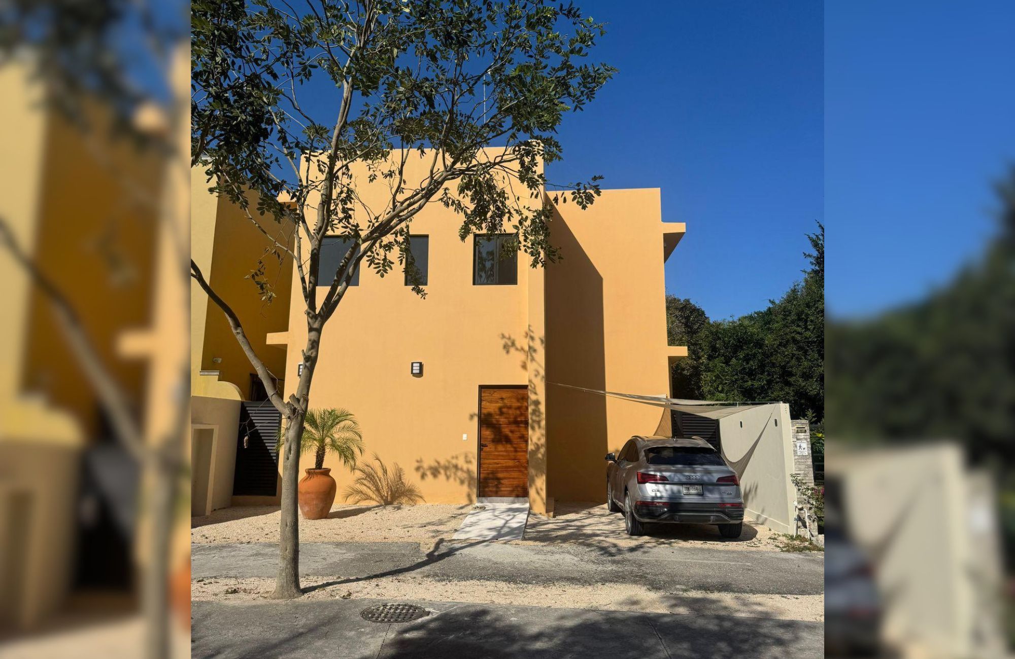 Casa con con jardin y alberca privada, Sala de TV- Estudio, en residencial de lujo con amenidades para toda la familia, en venta, Valenia, P