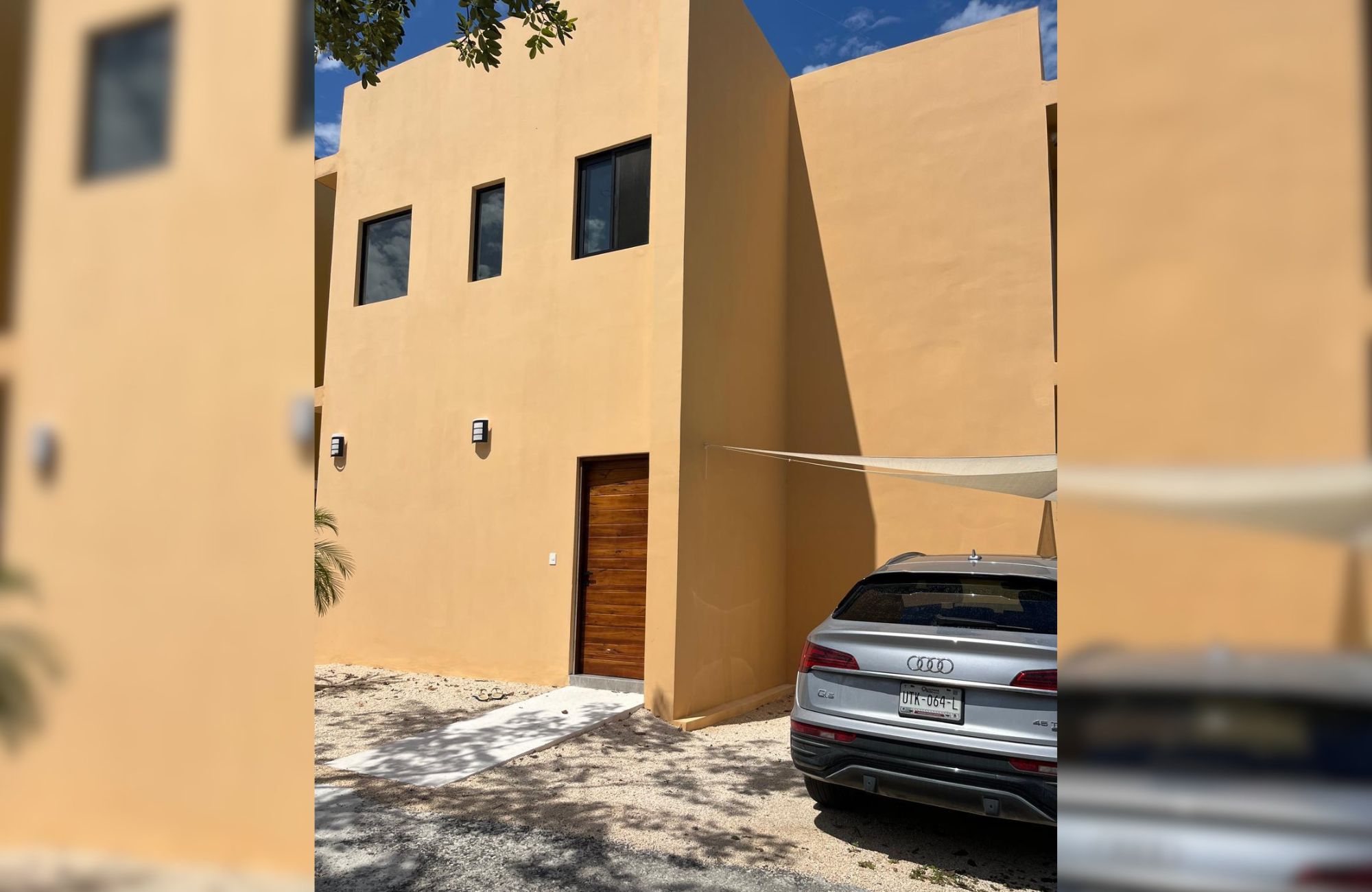 Casa con con jardin y alberca privada, Sala de TV- Estudio, en residencial de lujo con amenidades para toda la familia, en venta, Valenia, P