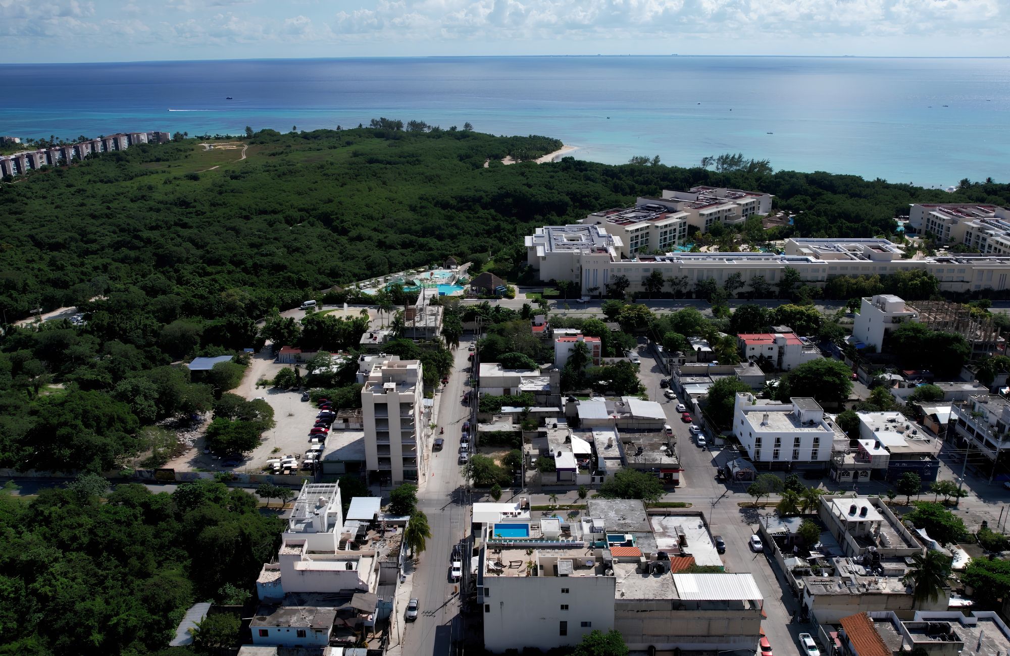 Apartment with pool, pet park for sale in Playacar, Playa del Carmen.