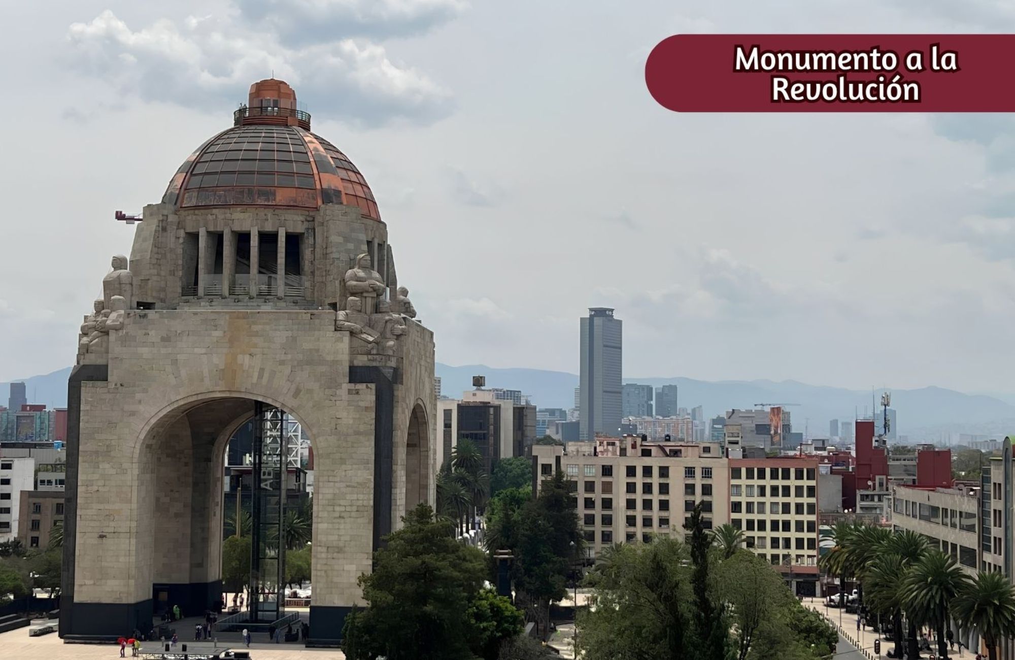 Condo with high ceilings for sale at Bosque Real, pet-friendly, indoor pool, spa, playground, Huixquilucan Mexico City