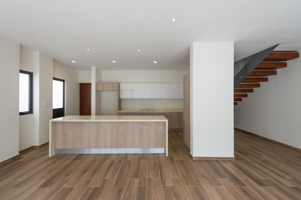 House with private pool &amp; rooftop terrace, clubhouse with sports fields, in Gated community, &uml;Aqua&uml;, Cancun, for sale.