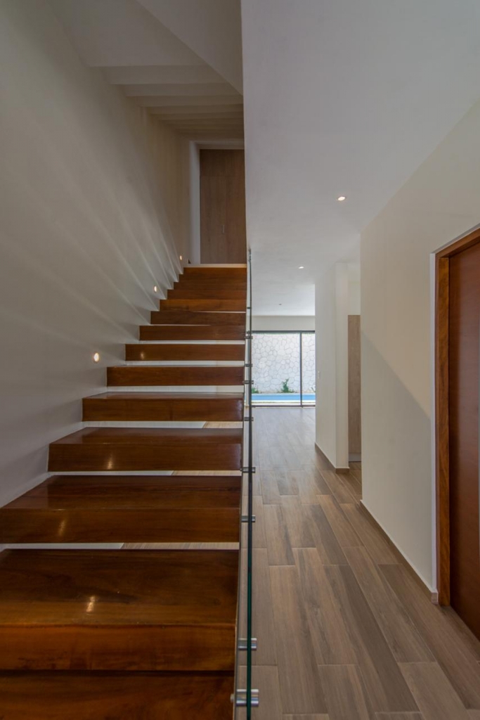 House with private pool &amp; rooftop terrace, clubhouse with sports fields, in Gated community, &uml;Aqua&uml;, Cancun, for sale.