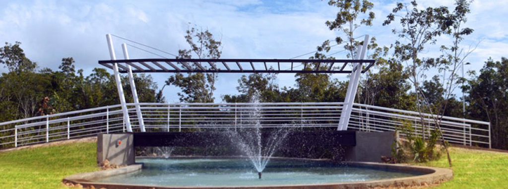 House with private pool &amp; rooftop terrace, clubhouse with sports fields, in Gated community, &uml;Aqua&uml;, Cancun, for sale.