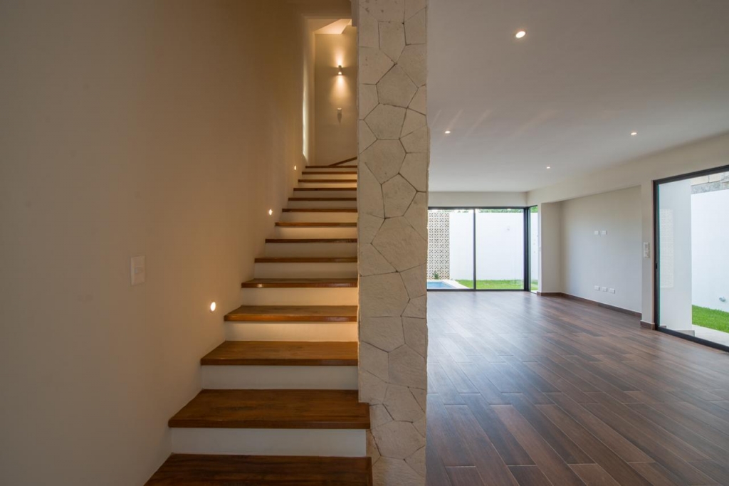 House with private pool &amp; rooftop terrace, clubhouse with sports fields, in Gated community, &uml;Aqua&uml;, Cancun, for sale.