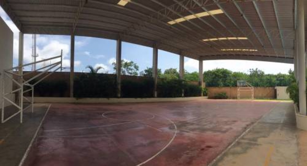 House with private pool &amp; rooftop terrace, clubhouse with sports fields, in Gated community, &uml;Aqua&uml;, Cancun, for sale.