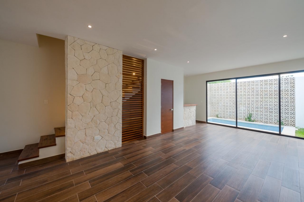 House with private pool &amp; rooftop terrace, clubhouse with sports fields, in Gated community, &uml;Aqua&uml;, Cancun, for sale.