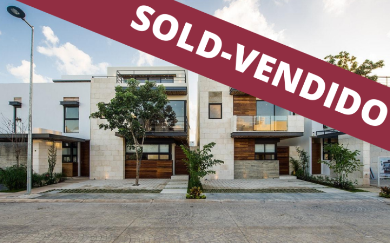 3 bedroom house with private pool for sale in Gated community Aqua Cancun