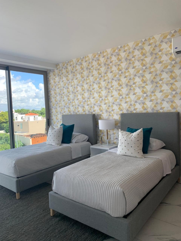 2 bedroom apartment with Gym, Pool and Jacuzzi for sale, Hotel Zone, Cancun.