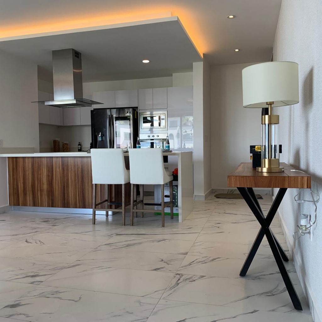 2 bedroom apartment with Gym, Pool and Jacuzzi for sale, Hotel Zone, Cancun.