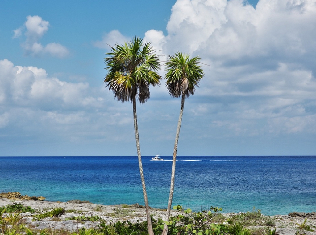 Two-Story apartment with rooftop for sale, Av. Pedro Joaqu&iacute;n Coldwell, Cozumel