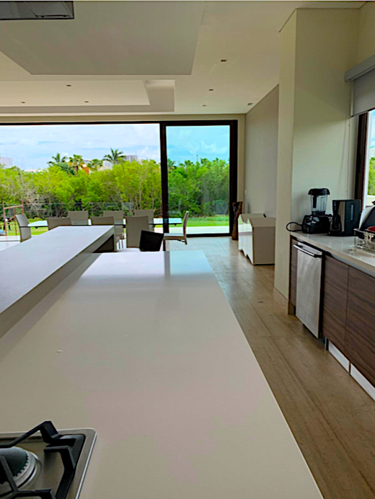 House with terrace and private pool, for sale, Puerto Canc&uacute;n, Canc&uacute;n