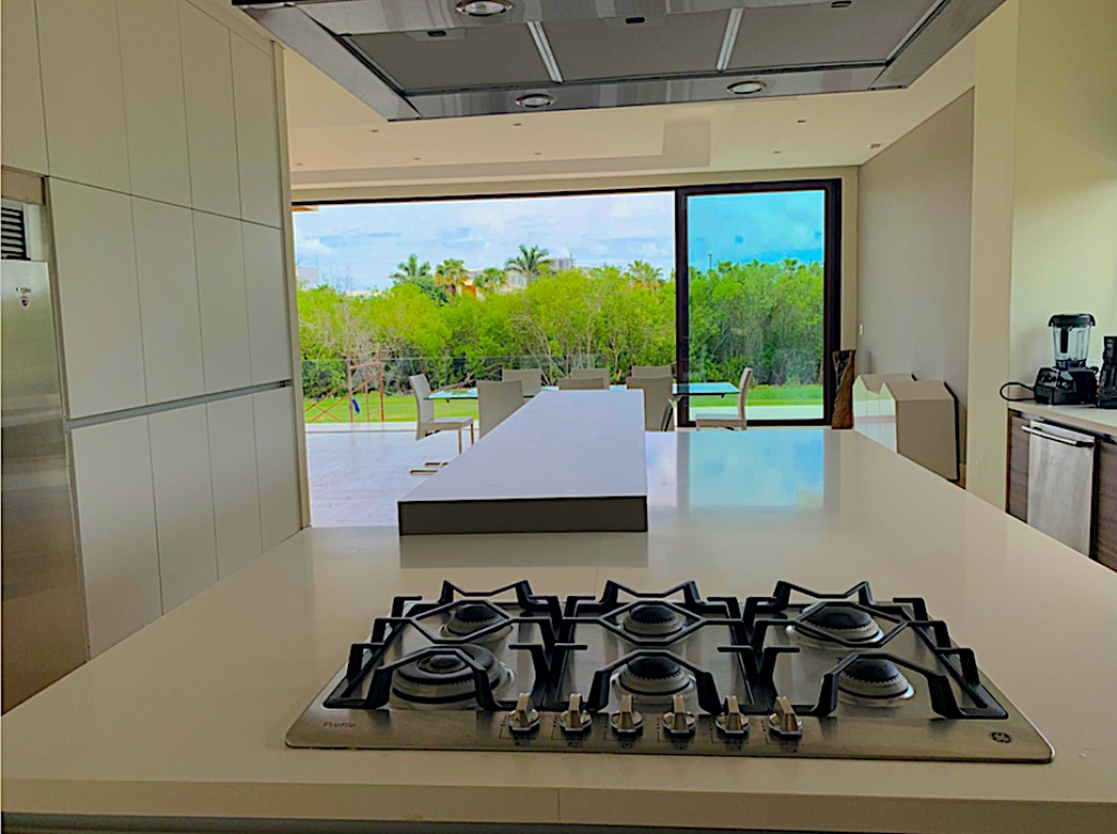 House with terrace and private pool, for sale, Puerto Canc&uacute;n, Canc&uacute;n