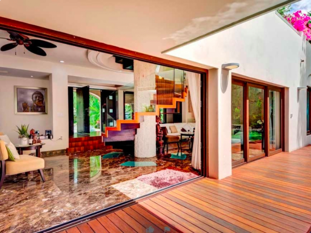 Luxury villa, 5 bedrooms, private pool water front, resort-style amenities,&nbsp; gated community with golf course and access to the sea