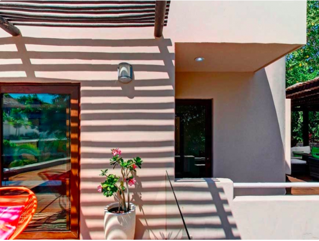 Luxury villa, 5 bedrooms, private pool water front, resort-style amenities,&nbsp; gated community with golf course and access to the sea