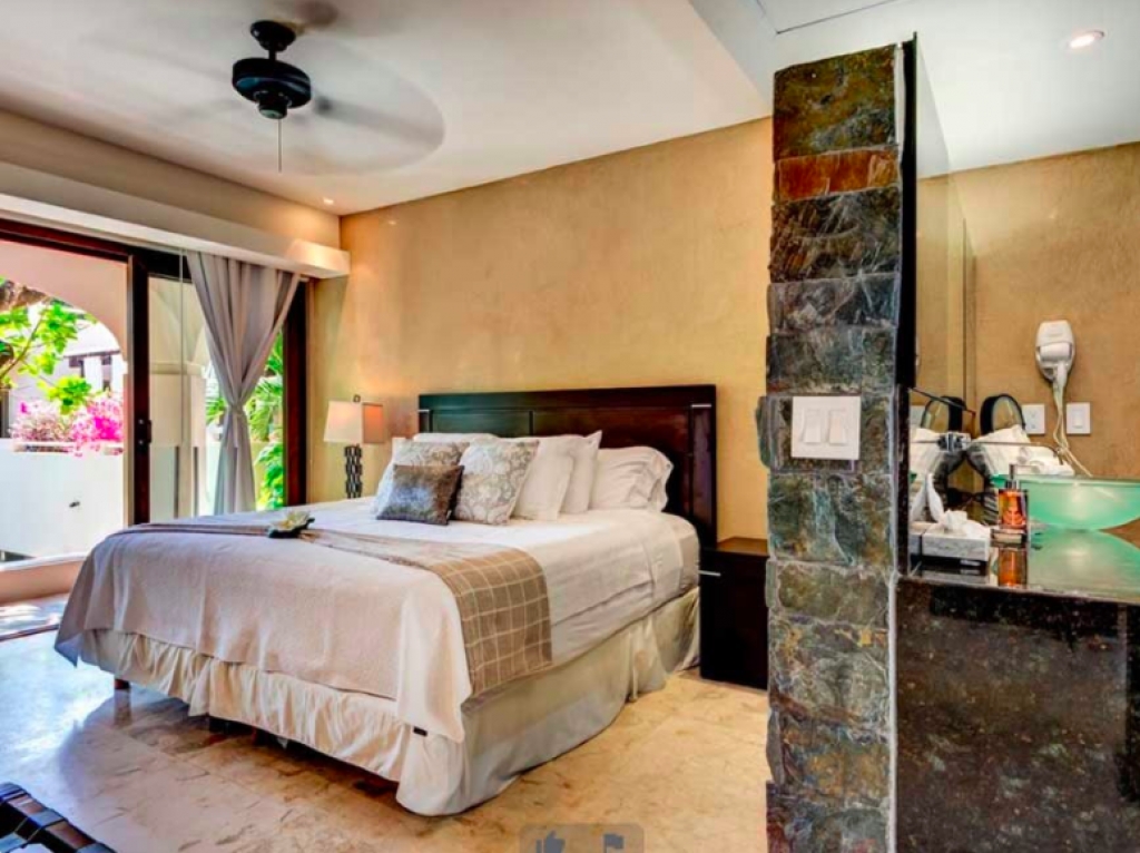 Luxury villa, 5 bedrooms, private pool water front, resort-style amenities,&nbsp; gated community with golf course and access to the sea