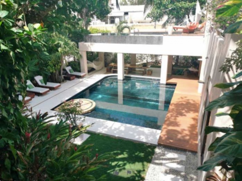 Luxury villa, 5 bedrooms, private pool water front, resort-style amenities,&nbsp; gated community with golf course and access to the sea