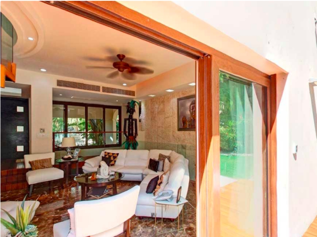 Luxury villa, 5 bedrooms, private pool water front, resort-style amenities,&nbsp; gated community with golf course and access to the sea