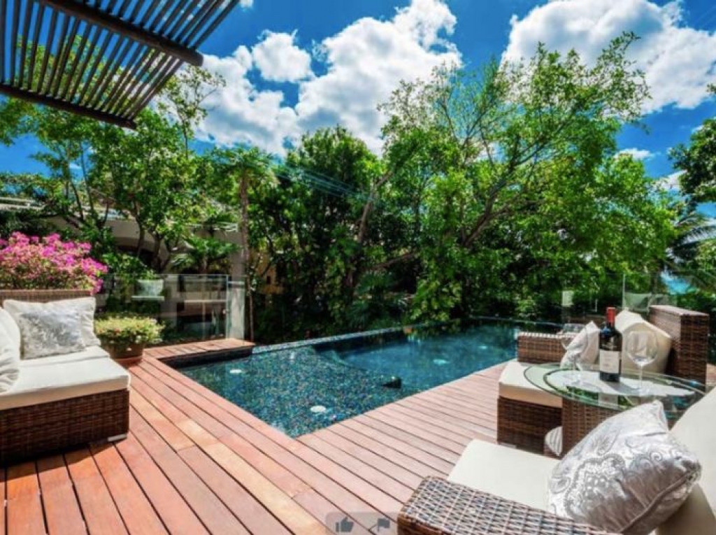 Luxury villa, 5 bedrooms, private pool water front, resort-style amenities,&nbsp; gated community with golf course and access to the sea